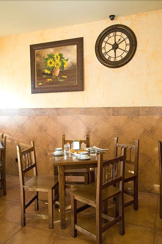 Hotel Rural "Victoria" Уманес Экстерьер фото